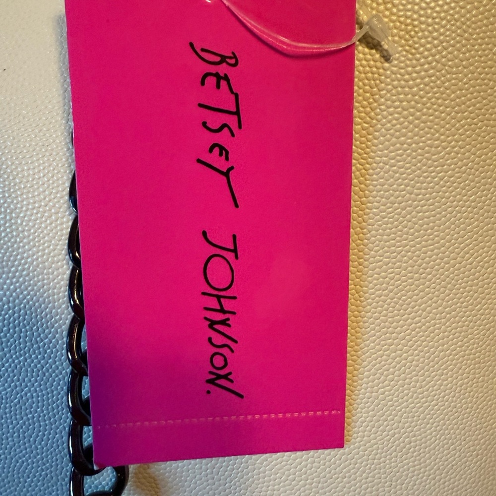 Betsey Johnson NWT Cream XOX Tote Shoulder Bag With Removable Heart Pouch (P105) - Picture 4 of 10